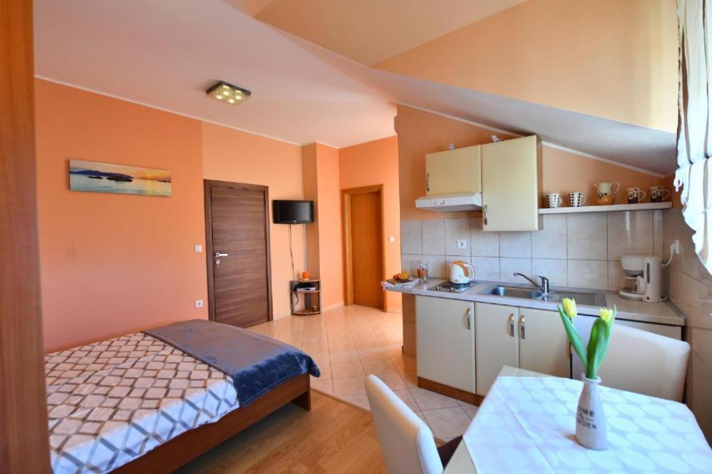 Apartments Vila Miranda Vodice Exterior photo