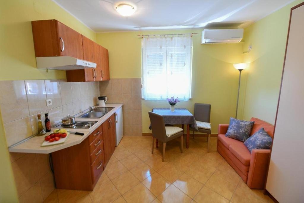 Apartments Vila Miranda Vodice Exterior photo