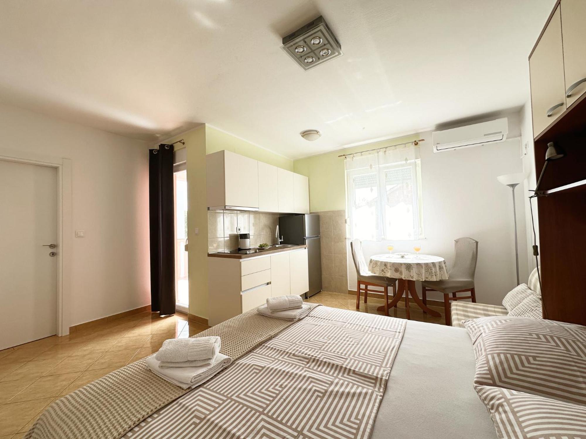 Apartments Vila Miranda Vodice Exterior photo