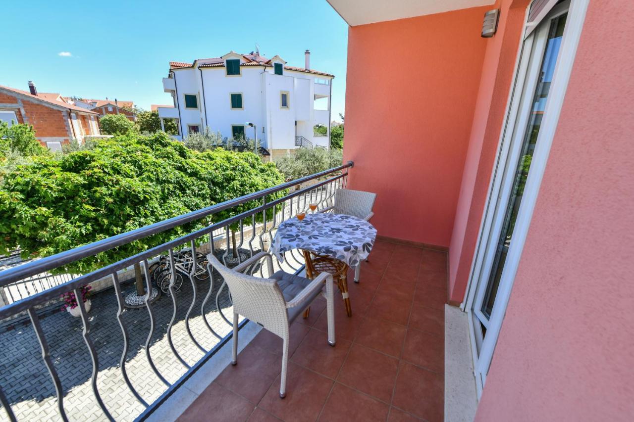 Apartments Vila Miranda Vodice Exterior photo