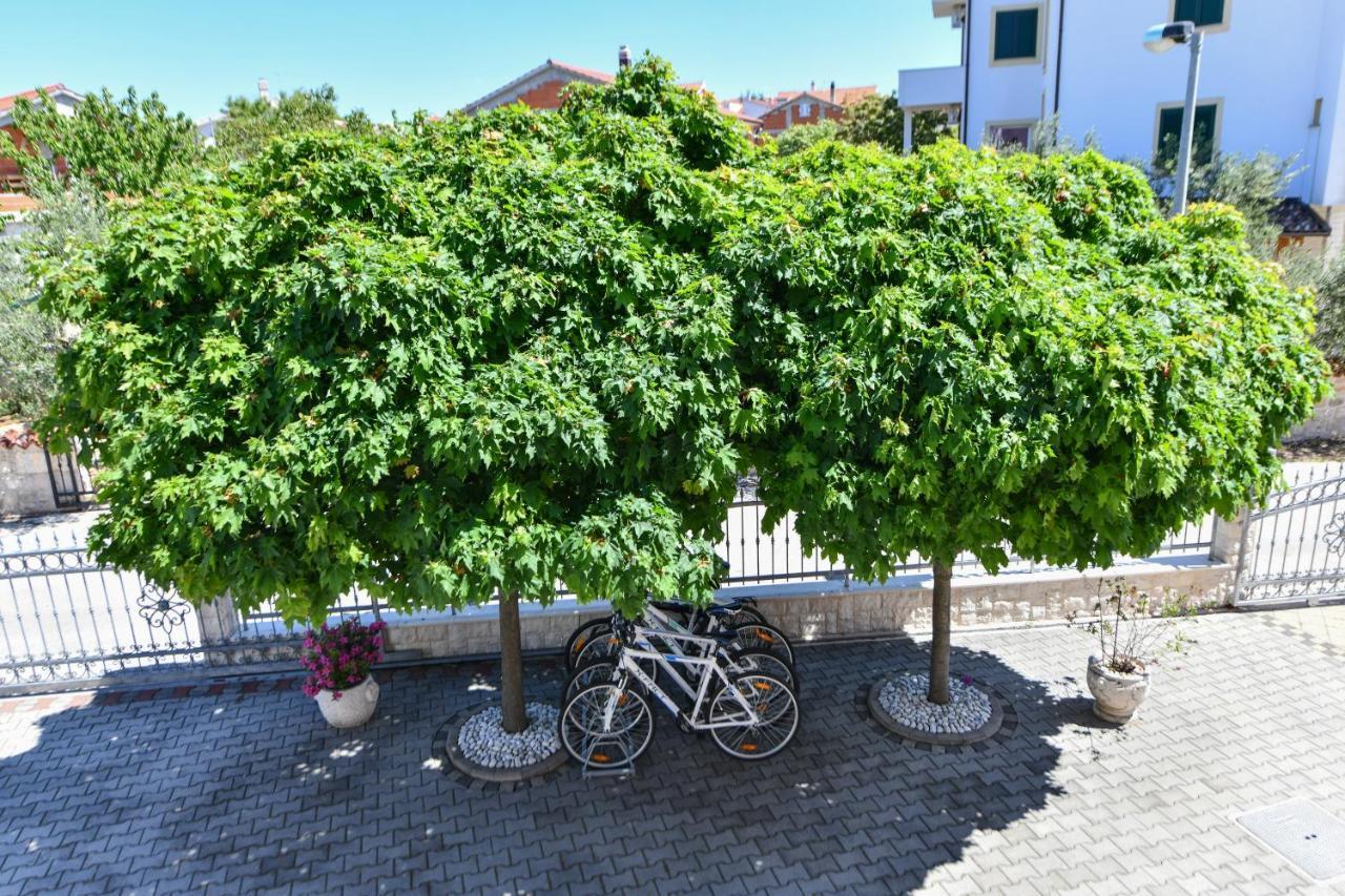 Apartments Vila Miranda Vodice Exterior photo